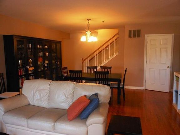 3rd image of 5679 Hampshire Ln