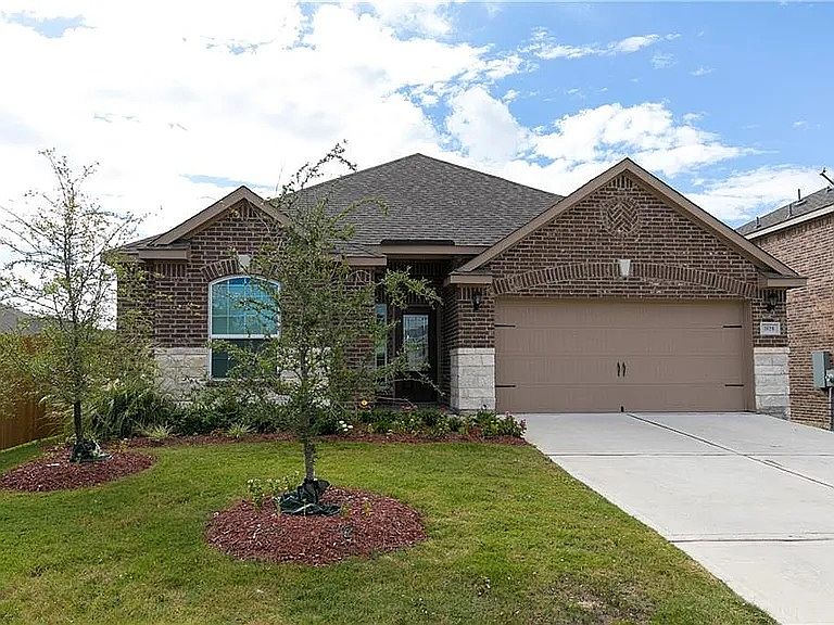 1st image of 1828 Persimmon Dr