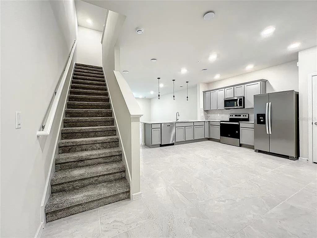 3 bed, 2.5 bath, 1907 sqft, $2,700 — Photo 4