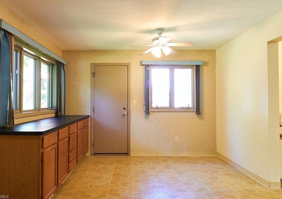 1st image of 23302 Beachwood Blvd