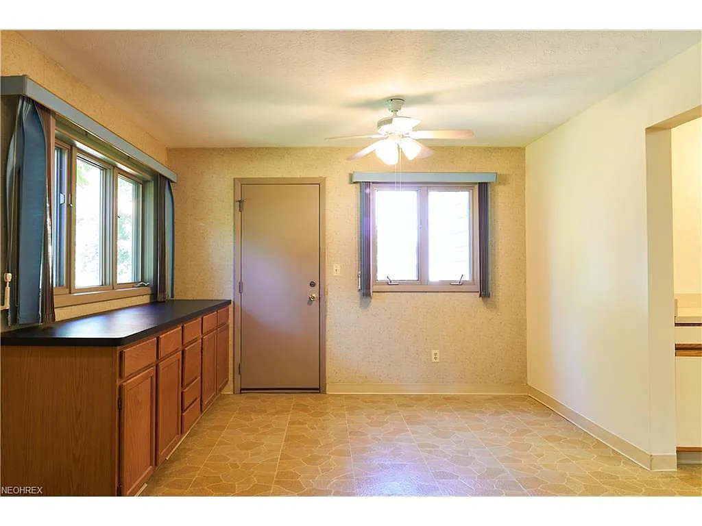 23302 Beachwood Blvd photo 1