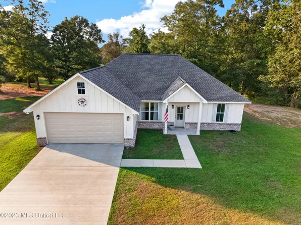 10 Harmony Dr W, Carriere, MS 39426