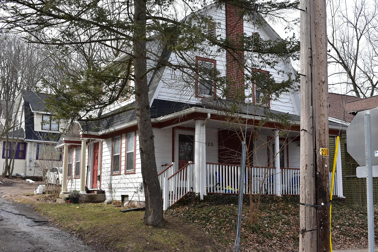 726 Davis St photo 1