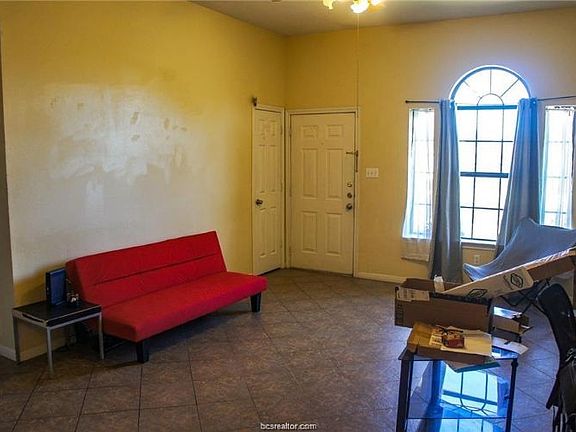 2nd image of 903 Camellia Ct APT B