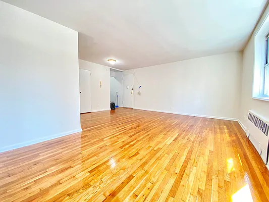 Rented by Queens Apartments Realty LLC | media 19