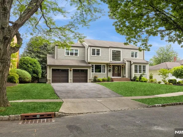 46 Eastbrook Dr, River Edge, NJ 07661