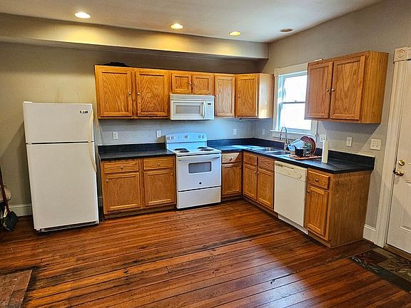 4th image of 871 N 22nd St