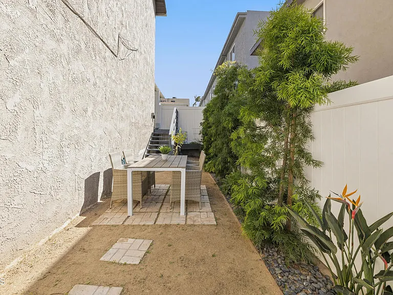 1140 Manhattan Beach Blvd #D — Photo 10