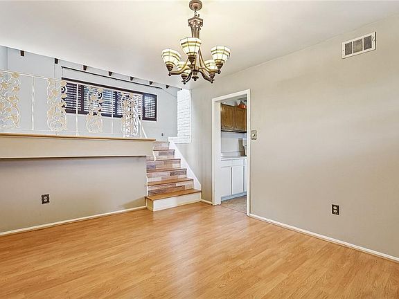 5th image of 2604 Winifred St