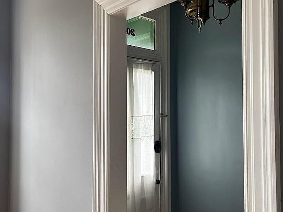 5th image of 2045 Geyer Ave