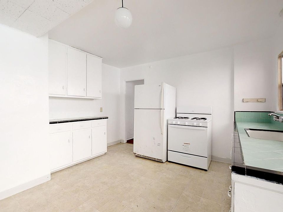 1st image of 1412 Palm Dr