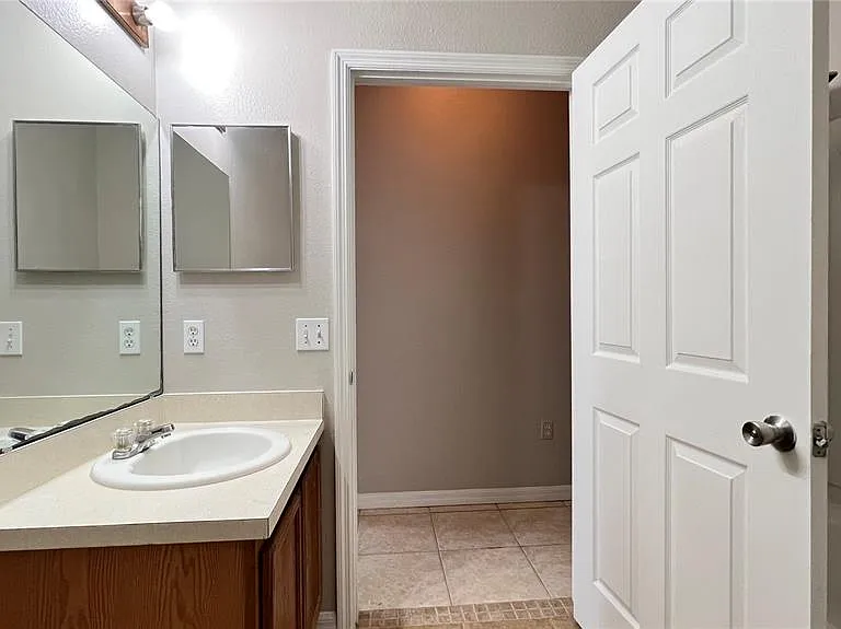 318 Sand Ridge Dr — Photo 10