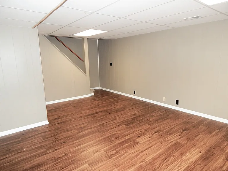 214 Redwood Ct — Photo 10