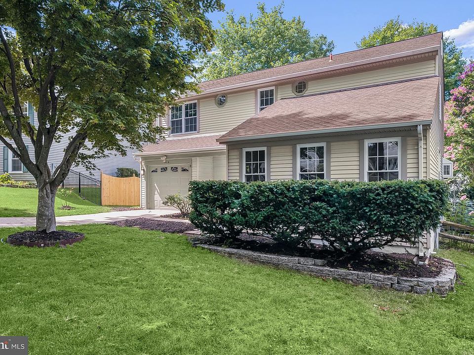 1st image of 424 Stanford Ct