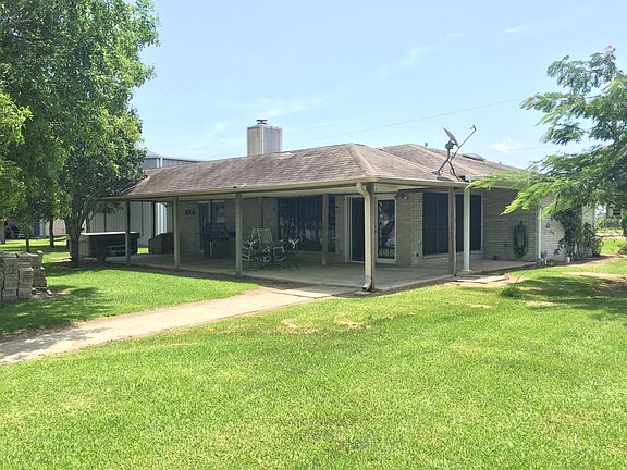 3rd image of 886 W Bayshore Dr