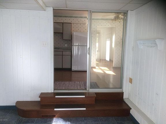5th image of 905 W Michigan St