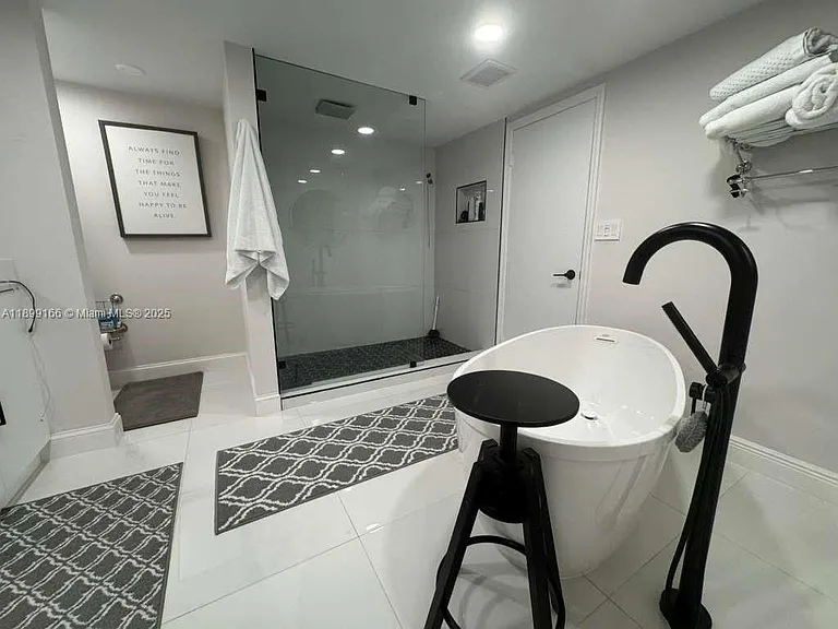 11113 Biscayne Blvd #558 — Photo 10