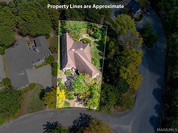 3rd image of 3404 Oak Grove Cir