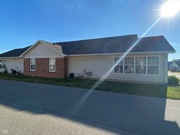 2nd image of 10923 Saint Petersburg Way