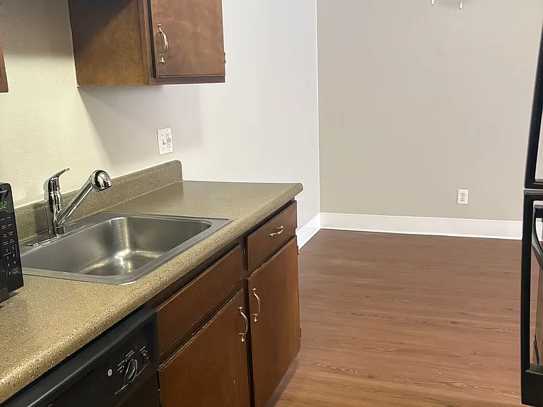 Prospect Pointe Apartments — Photo 26