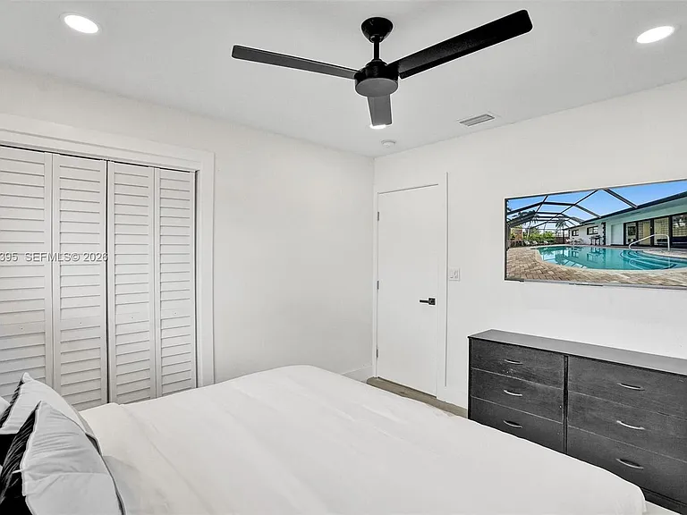 1141 N Northlake Dr — Photo 42