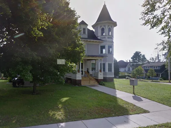 523 S Main St, 523 S Main St #5, Waupaca, WI 54981
