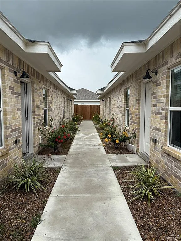 3 bed, 2.0 bath, 4032 sqft, $1,200 — Photo 1
