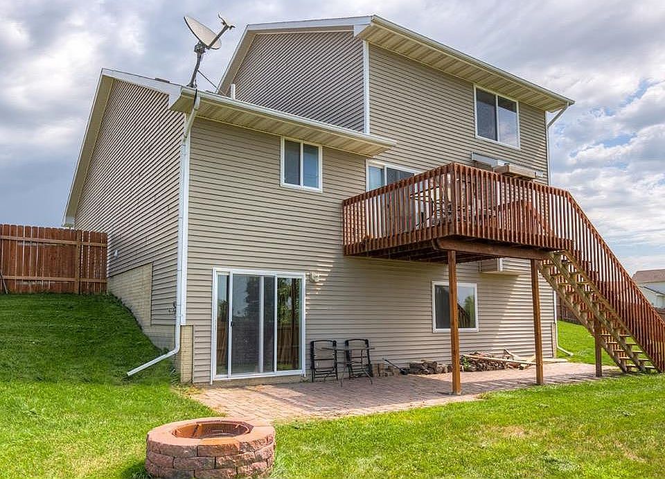2nd image of 840 SE Hummingbird Cir