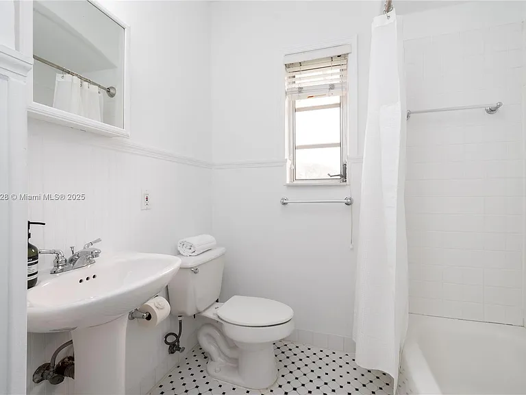 501 SW 24th Rd — Photo 20