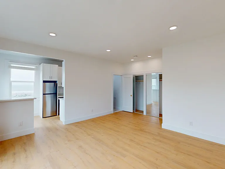 4736 Balboa St #201 — Photo 3