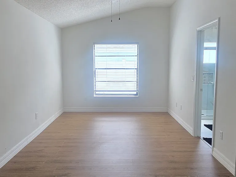 10114 Allenwood Dr — Photo 6