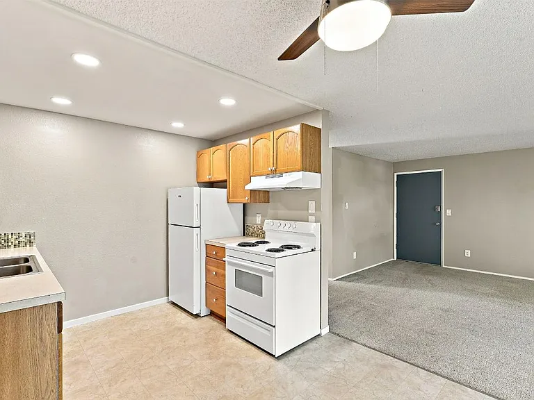 212 N J St #7 — Photo 5