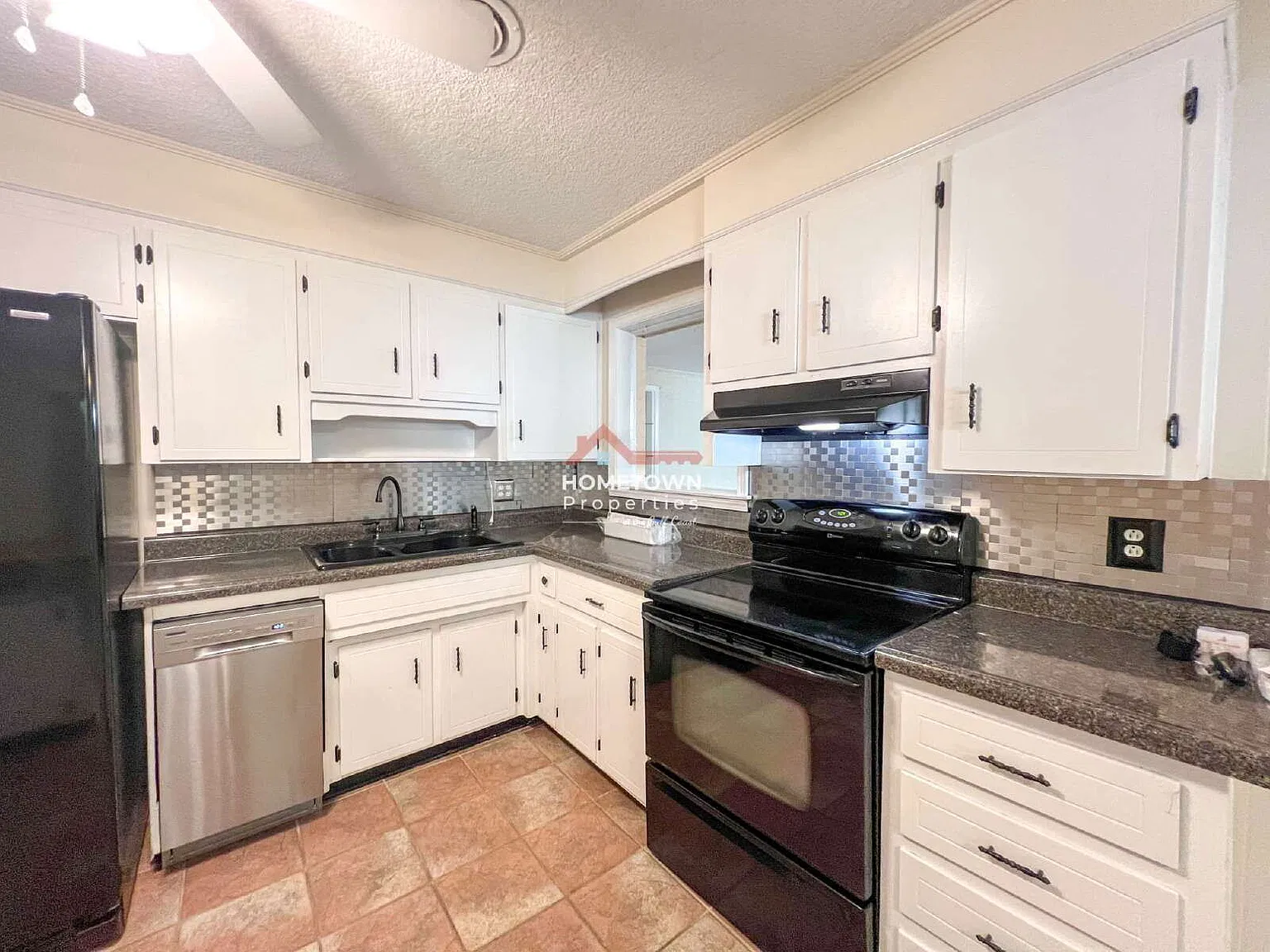 4 bed, 2.0 bath, 1525 sqft, $1,750 — Photo 4