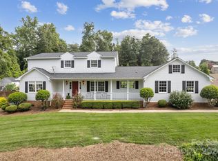 5200 Wolfe Rd, Hickory, NC 28601