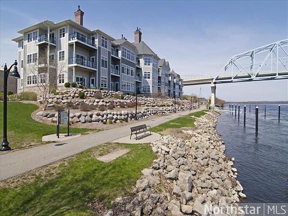 Bike / walikig path.