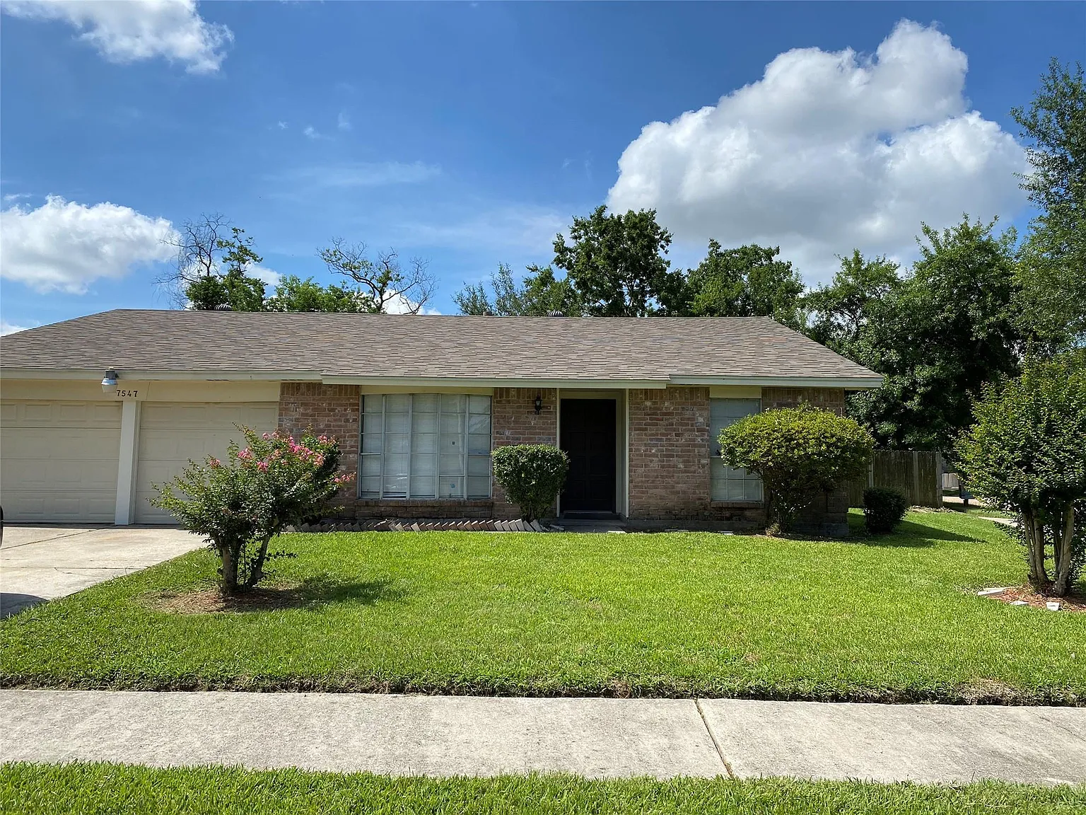3 bed, 2.0 bath, 1676 sqft, $1,695 — Photo 3