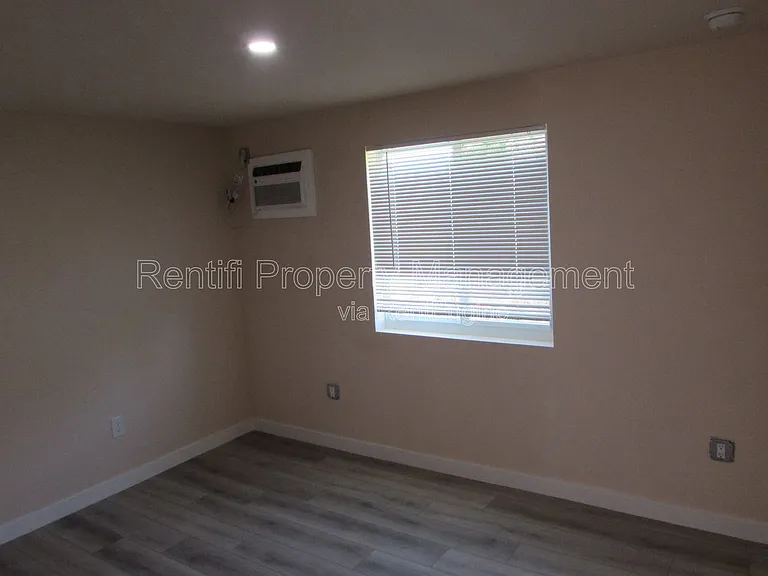 101 3rd St #1 — Photo 8