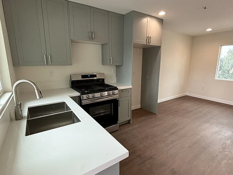 14316 Christine Dr — Photo 5