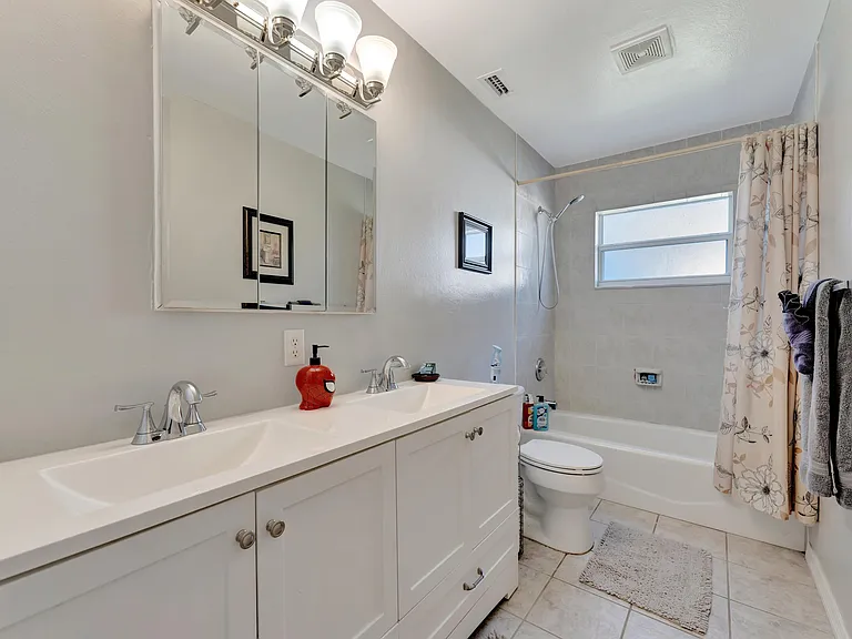 2916 Woodcrest Dr — Photo 5
