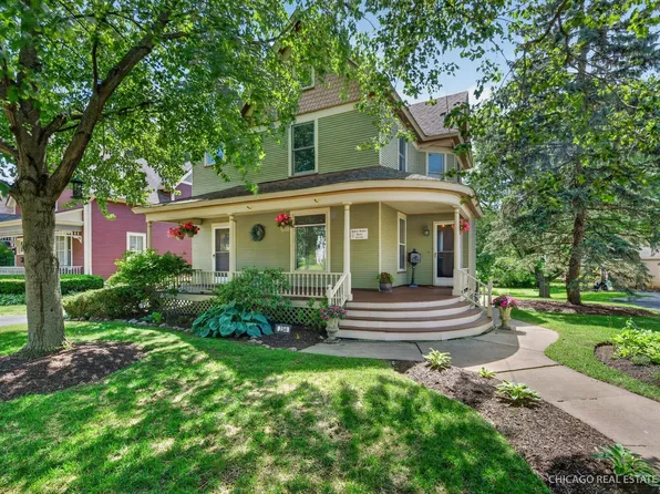 354 S Madison St, Woodstock, IL 60098