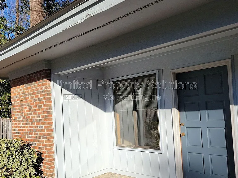 108 N Kerr Ave #E4 — Photo 2