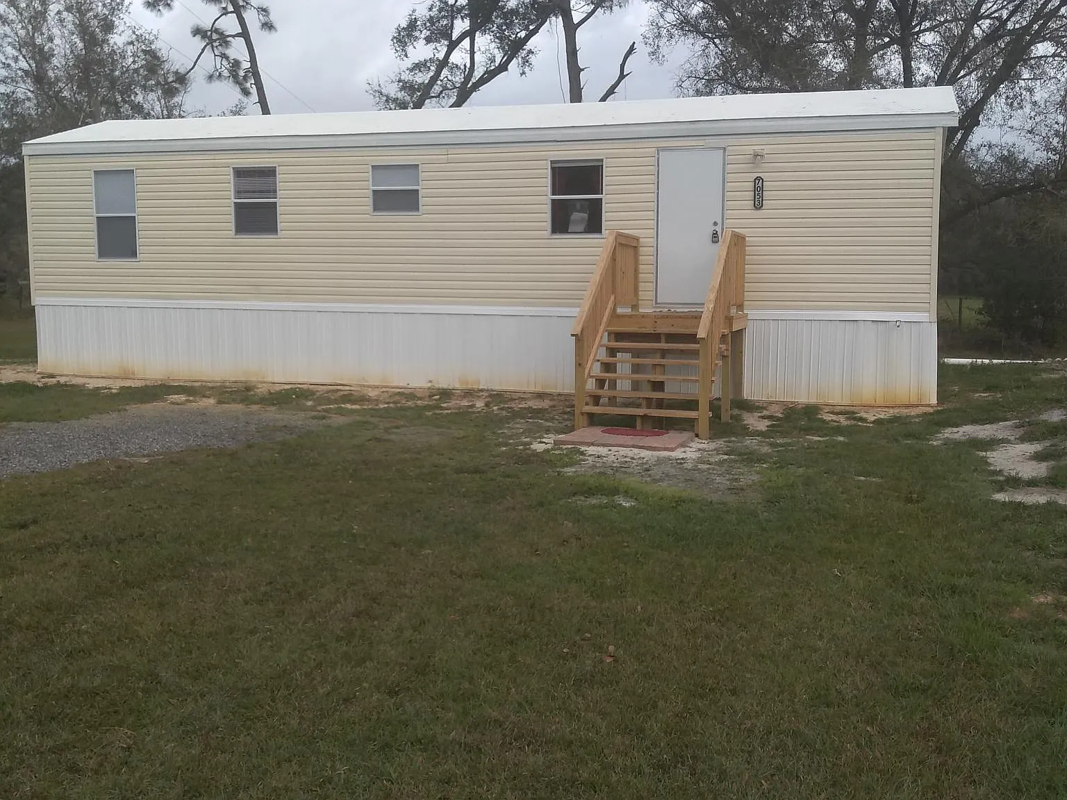 2 bed, 704 sqft, $1,100 — Photo 1