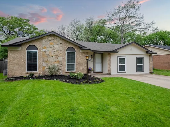 807 Meadowlark Dr, Mansfield, TX 76063