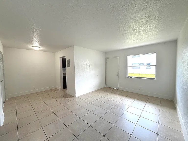 2121 Davie Blvd #140 — Photo 3