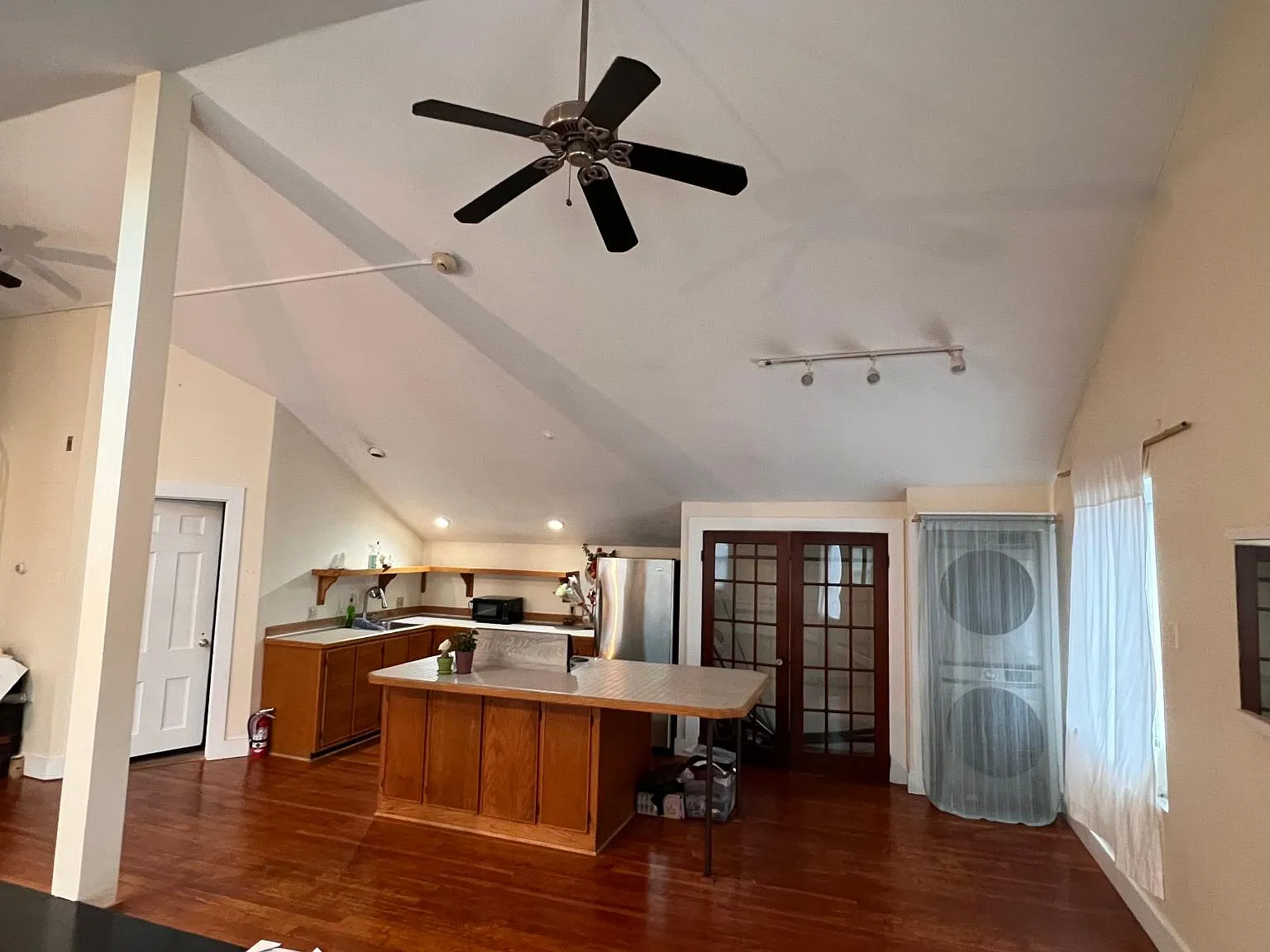 1 bed, 1100 sqft, $2,300 — Photo 2