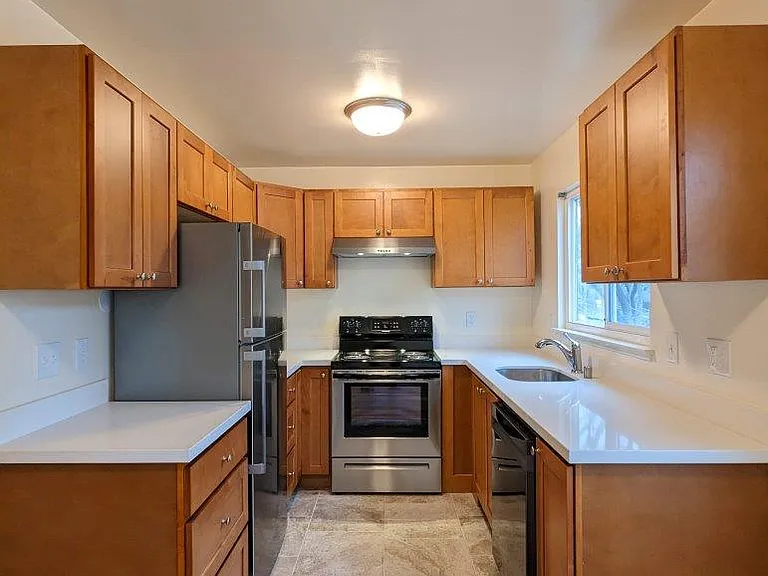 Oxford-Cedar Apartments — Photo 16
