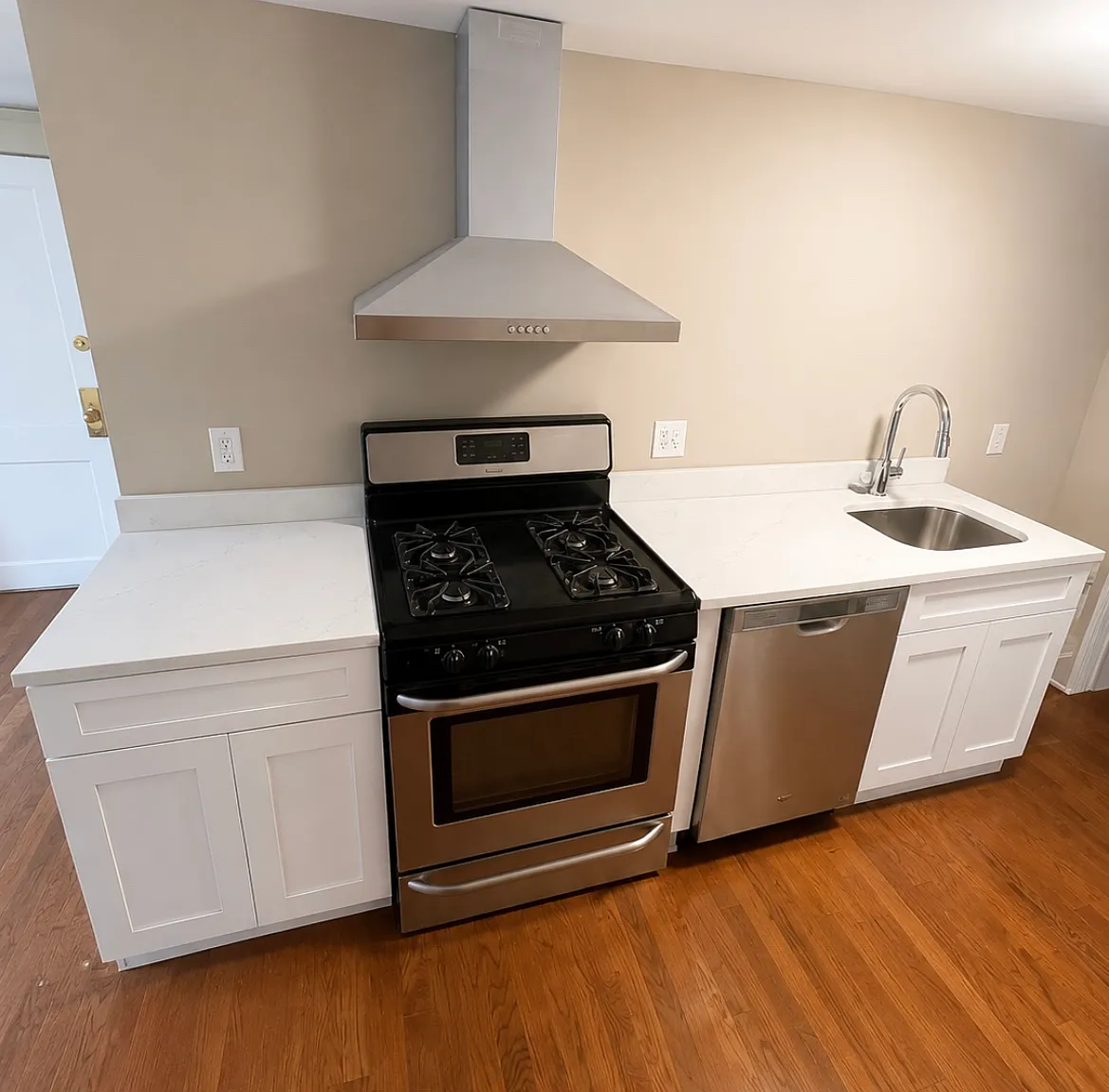 1 bed, 600 sqft, $2,100 — Photo 1