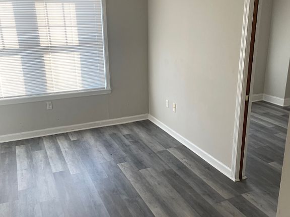 3rd image of 2002 Greene St APT 213