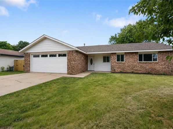 1306 W Rolling Oaks Dr, Rogers, AR 72756