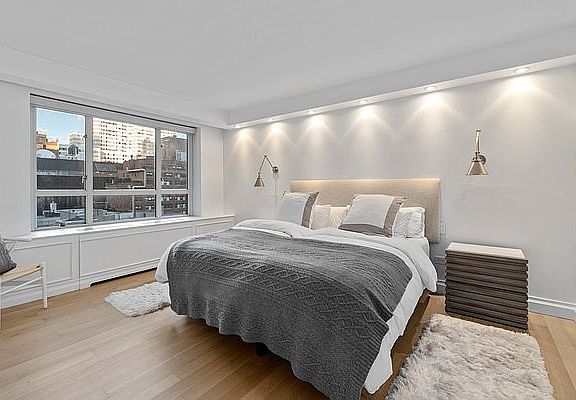 5th image of 200 E 66th St APT A1107